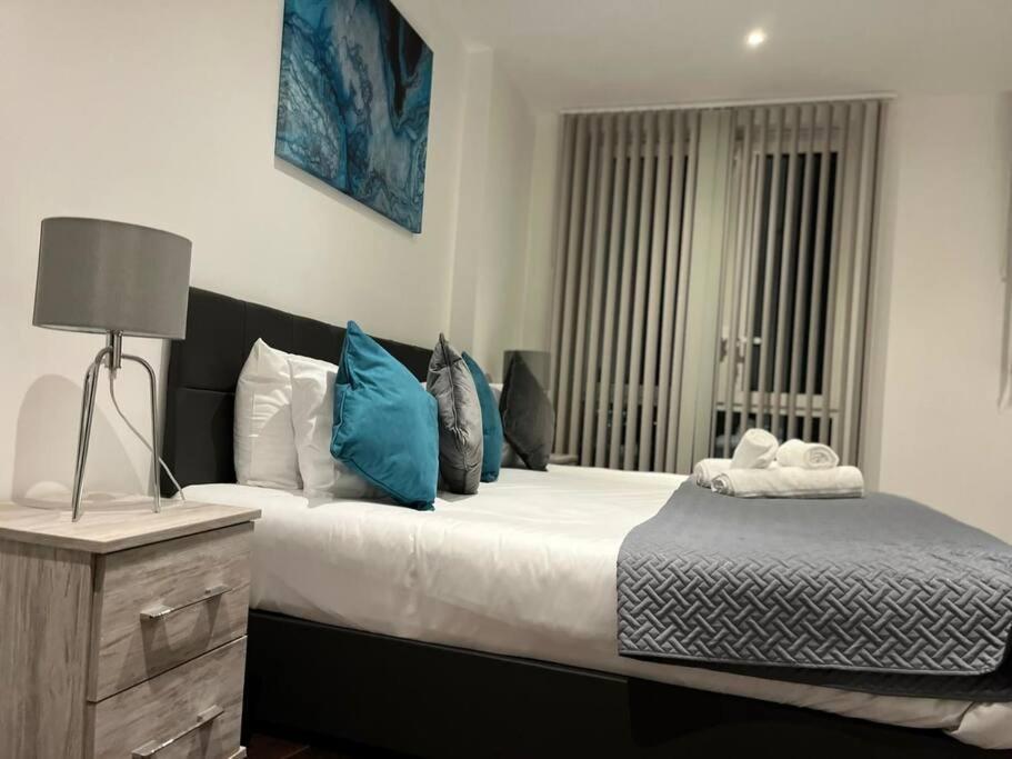 Spacious, Bright & Modern 1 & 2 Bed Apartments At Sligo House - Central Watford Уотфорд Экстерьер фото